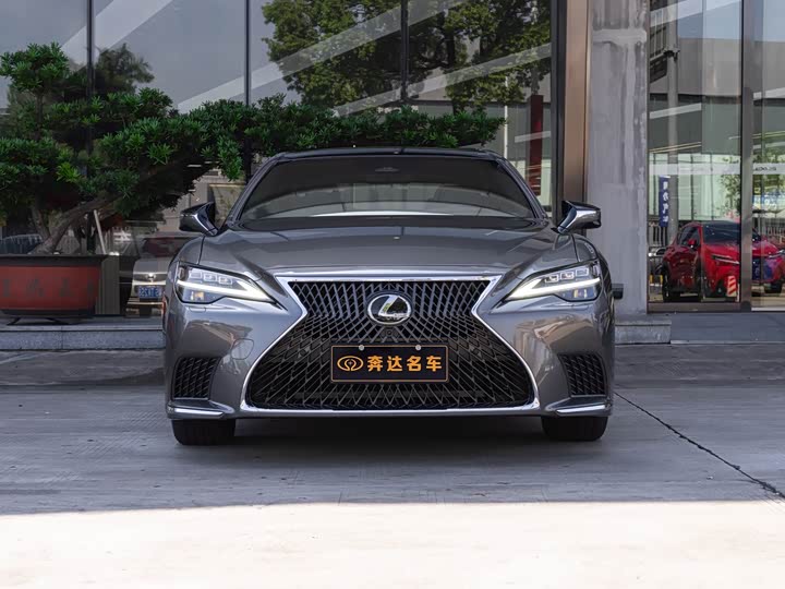 Фото 2 - Lexus LS