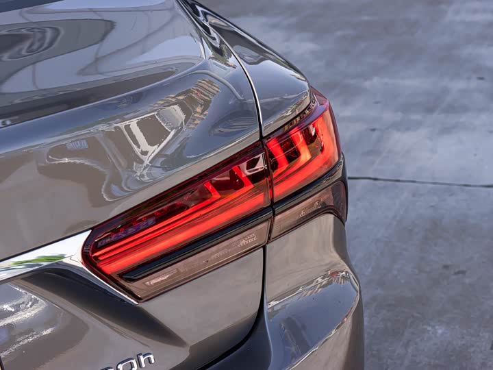 Фото 7 - Lexus LS