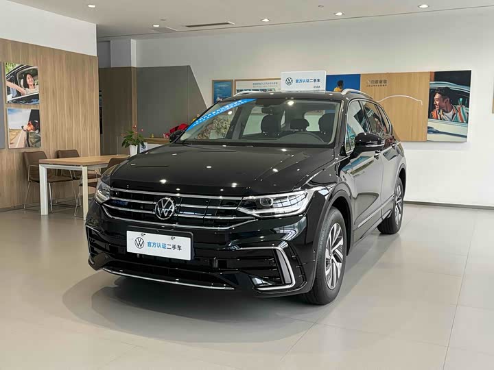Фото 1 - Volkswagen Tiguan L Hybrid
