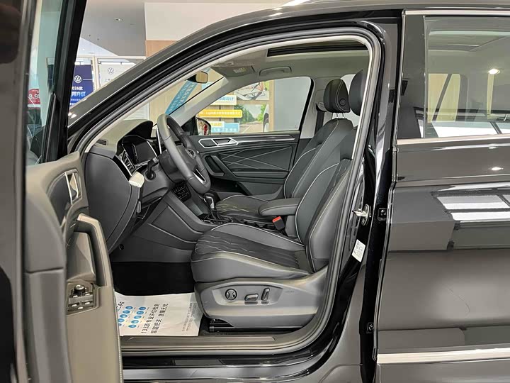 Фото 13 - Volkswagen Tiguan L Hybrid