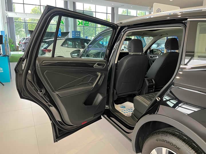 Фото 14 - Volkswagen Tiguan L Hybrid