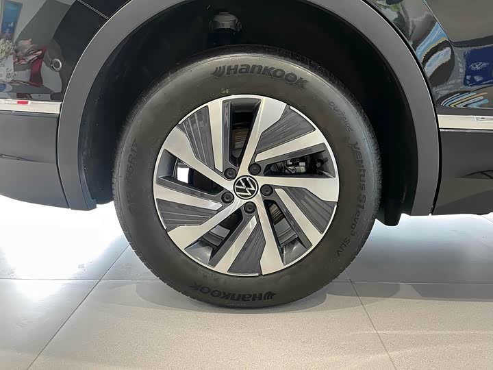 Фото 20 - Volkswagen Tiguan L Hybrid