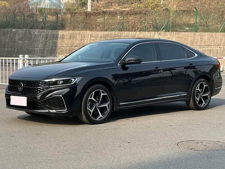 Фото 1 - Volkswagen Passat