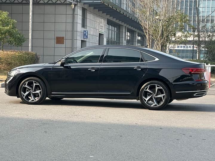 Фото 11 - Volkswagen Passat