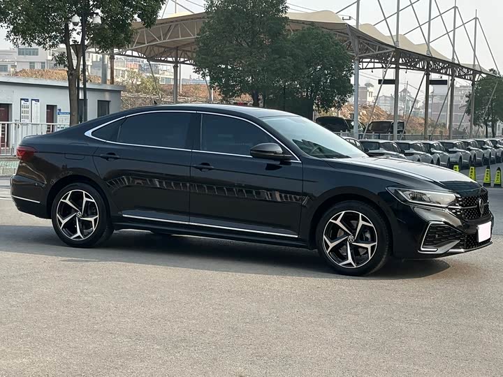 Фото 3 - Volkswagen Passat