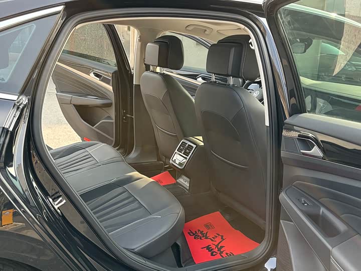 Фото 7 - Volkswagen Passat