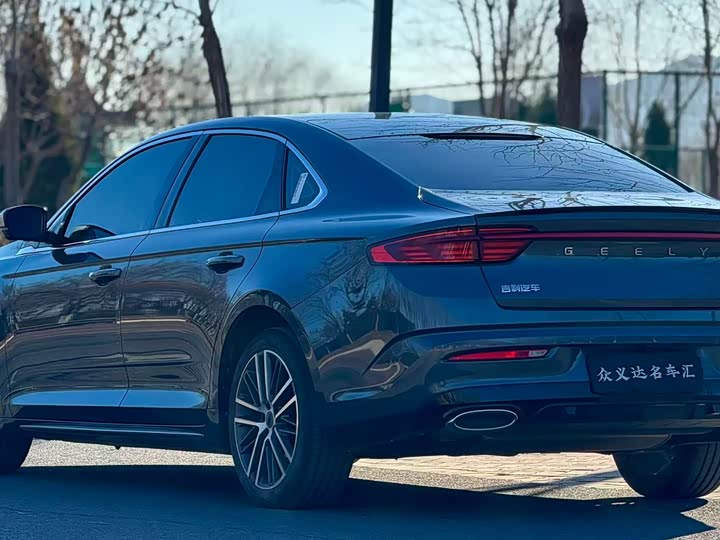 Фото 4 - Geely Preface