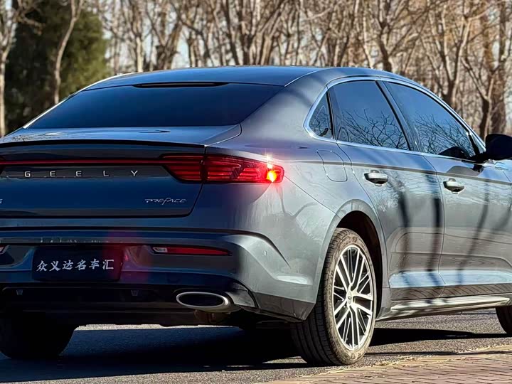 Фото 6 - Geely Preface