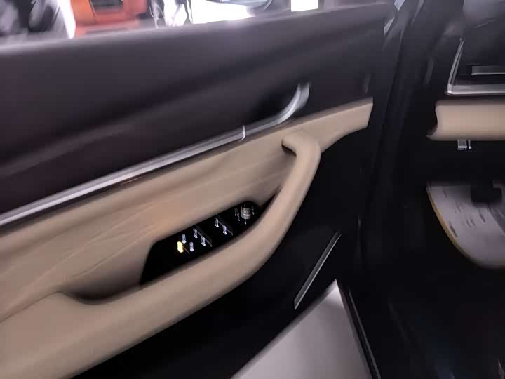 Фото 4 - Geely Monjaro