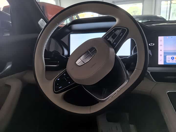 Фото 7 - Geely Monjaro