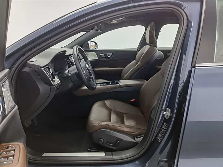 Фото 10 - Volvo S60 Hybrid