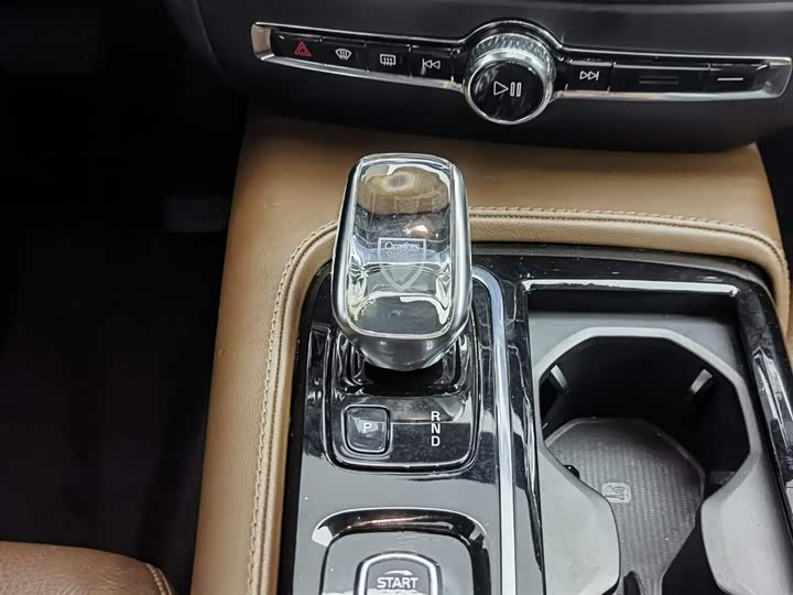 Фото 13 - Volvo S60 Hybrid