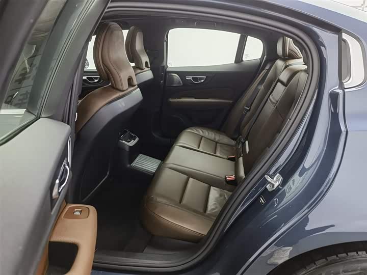 Фото 15 - Volvo S60 Hybrid