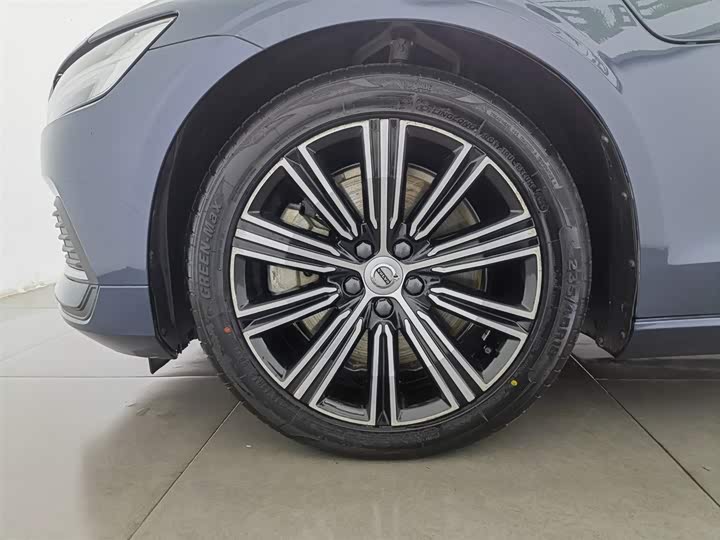 Фото 17 - Volvo S60 Hybrid