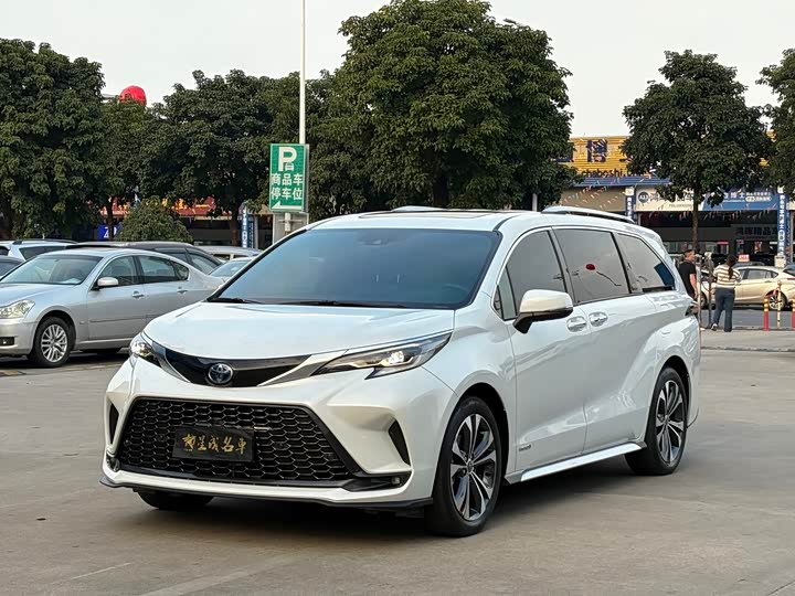 Фото 1 - Toyota Granvia