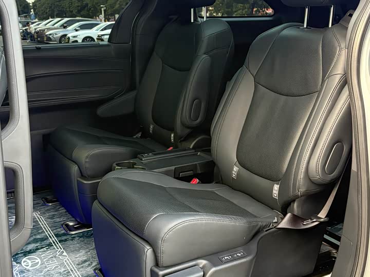 Фото 11 - Toyota Granvia