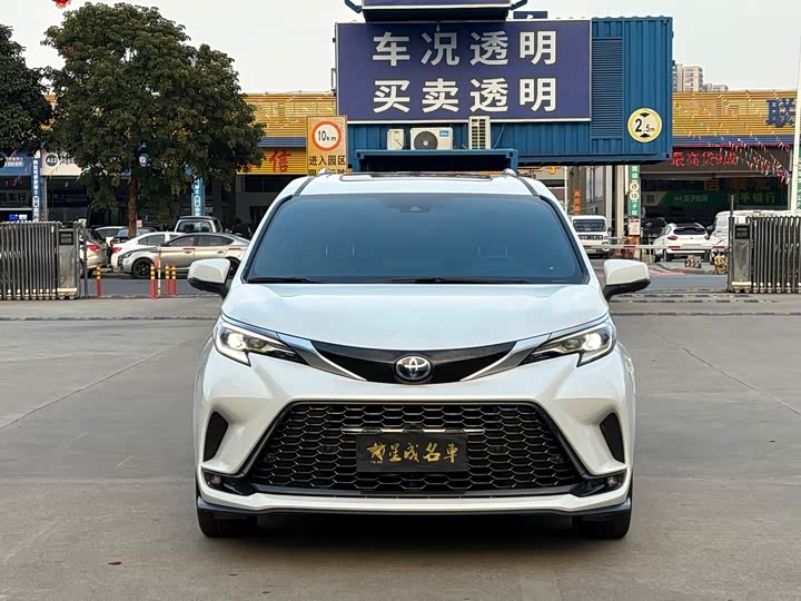 Фото 2 - Toyota Granvia