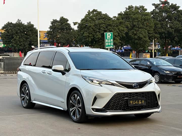 Фото 3 - Toyota Granvia