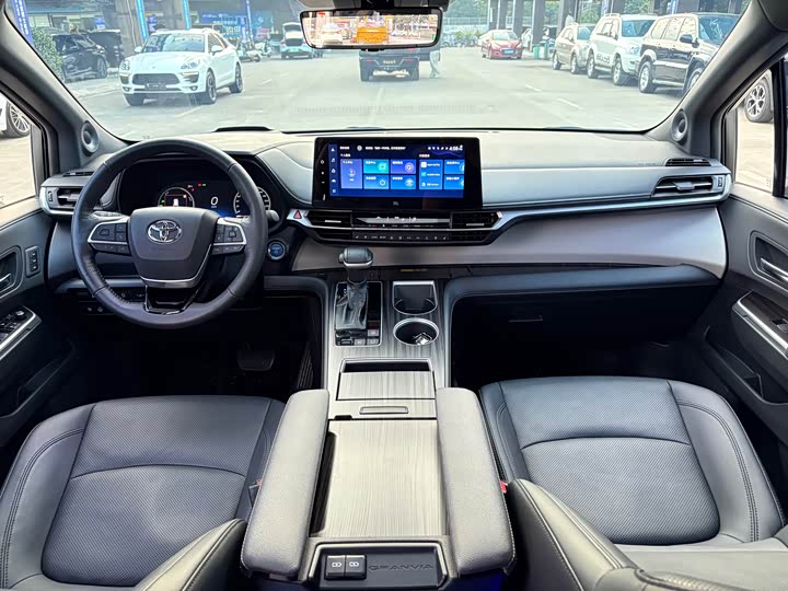 Фото 6 - Toyota Granvia