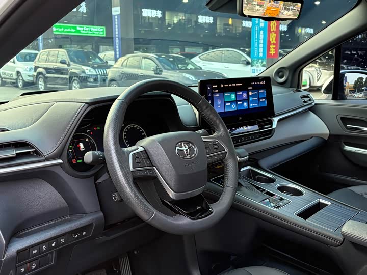 Фото 8 - Toyota Granvia