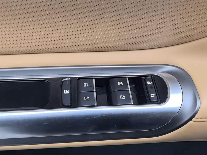 Фото 9 - GAC Trumpchi E8