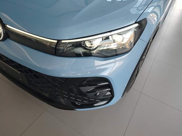 Фото 24 - Volkswagen Tiguan L Pro