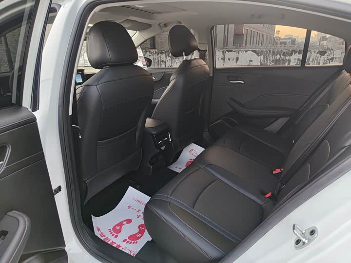 Фото 5 - Roewe i5