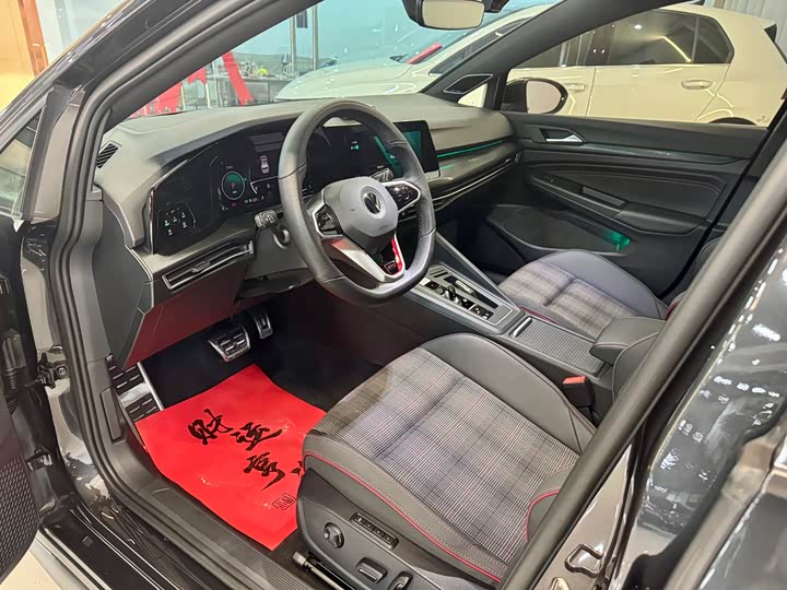 Фото 11 - Volkswagen Golf GTI