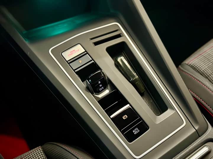 Фото 13 - Volkswagen Golf GTI