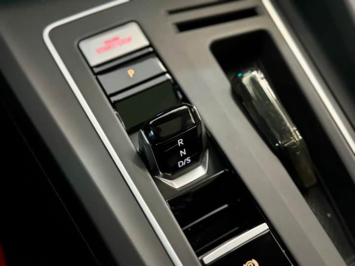 Фото 17 - Volkswagen Golf GTI