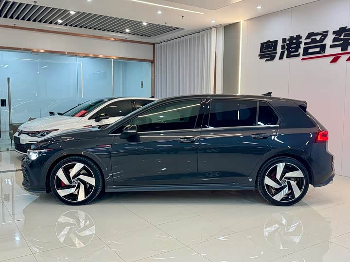 Фото 2 - Volkswagen Golf GTI