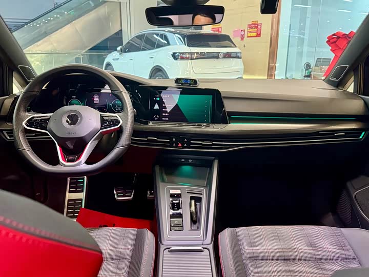 Фото 21 - Volkswagen Golf GTI