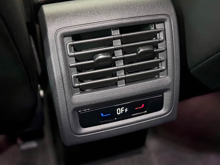 Фото 22 - Volkswagen Golf GTI