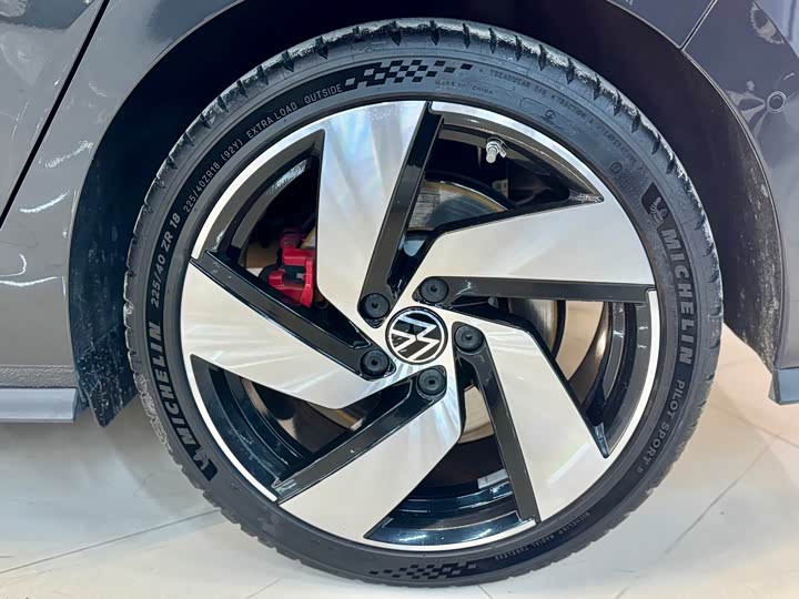 Фото 25 - Volkswagen Golf GTI