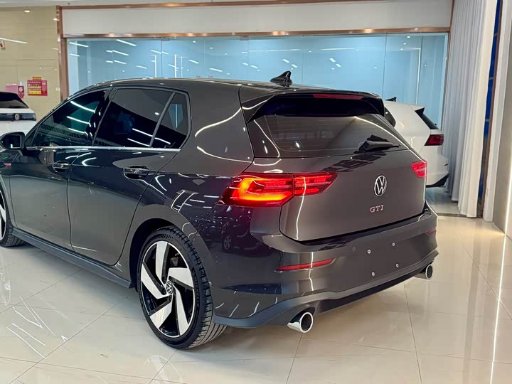 Фото 3 - Volkswagen Golf GTI