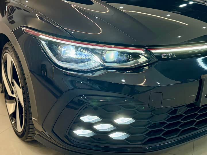 Фото 5 - Volkswagen Golf GTI