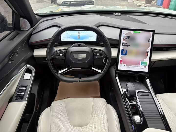 Фото 11 - Geely Atlas