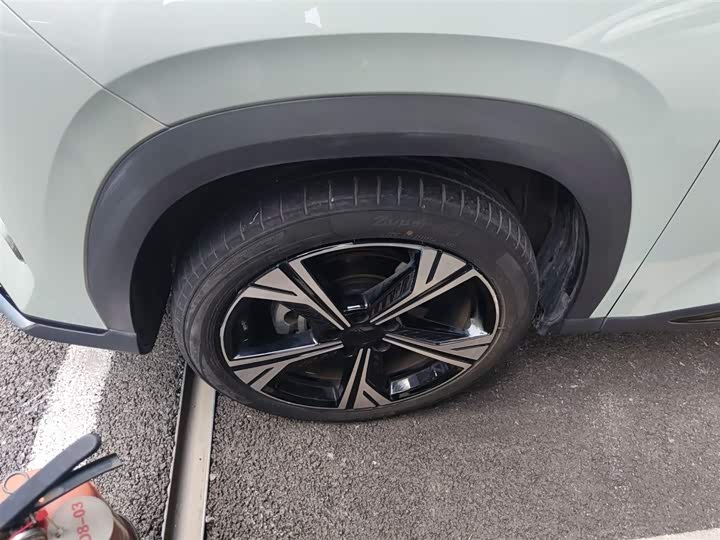 Фото 23 - Geely Atlas