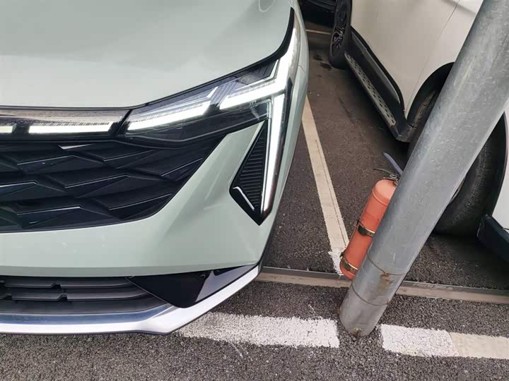 Фото 24 - Geely Atlas