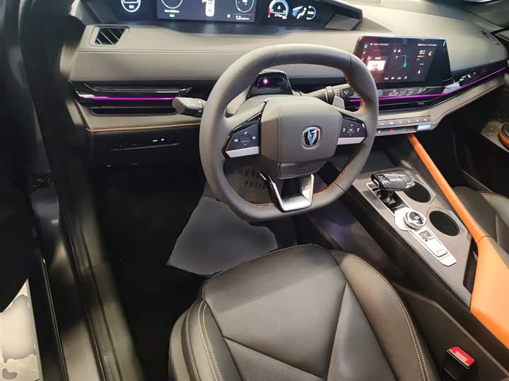 Фото 10 - Changan UNI-V