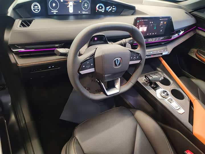 Фото 11 - Changan UNI-V