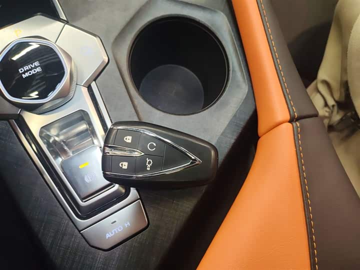 Фото 9 - Changan UNI-V