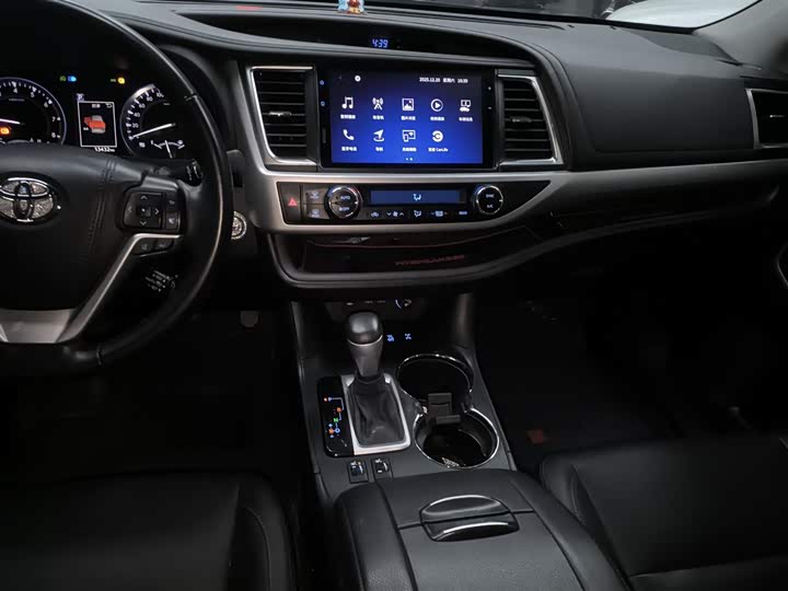 Фото 13 - Toyota Highlander