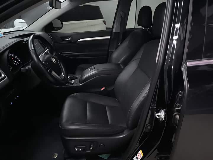 Фото 15 - Toyota Highlander