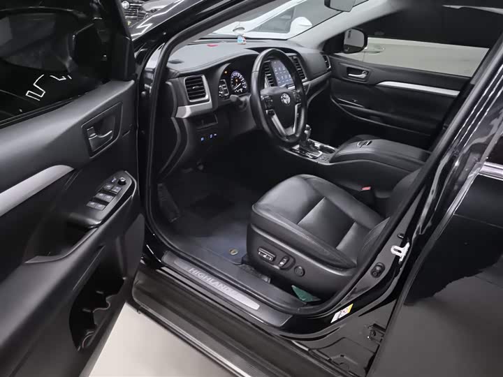 Фото 16 - Toyota Highlander