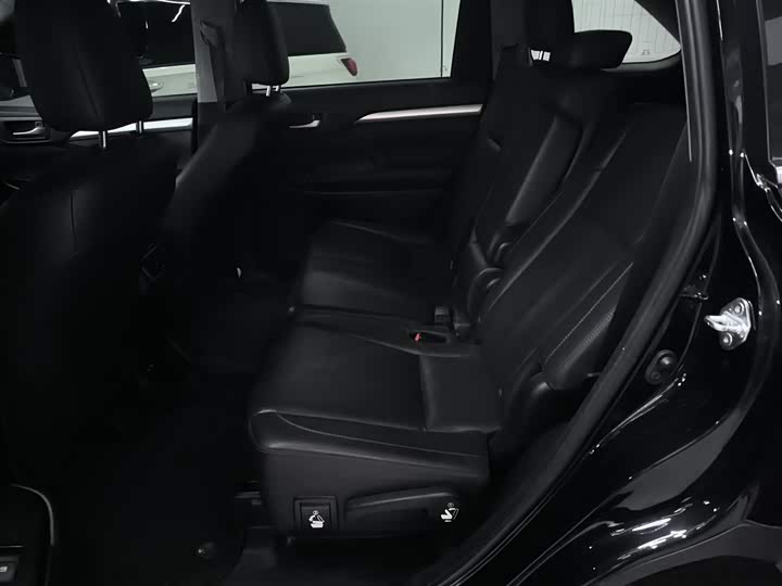 Фото 17 - Toyota Highlander