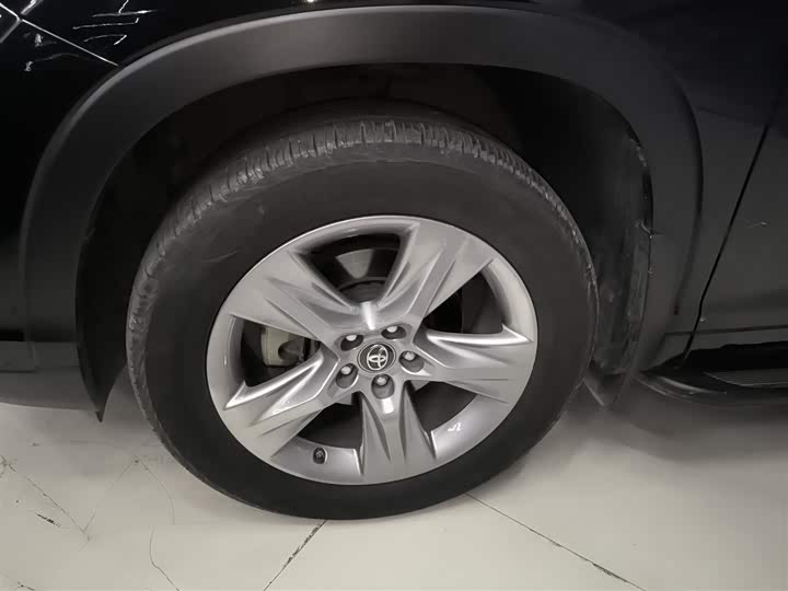 Фото 23 - Toyota Highlander