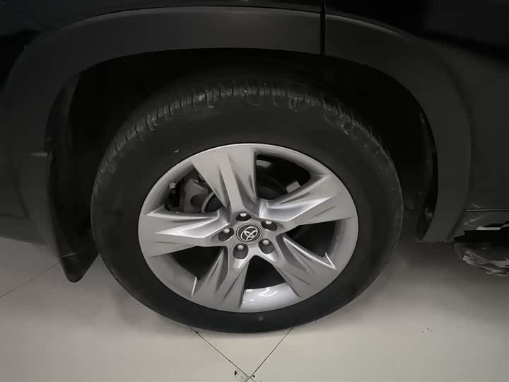 Фото 26 - Toyota Highlander