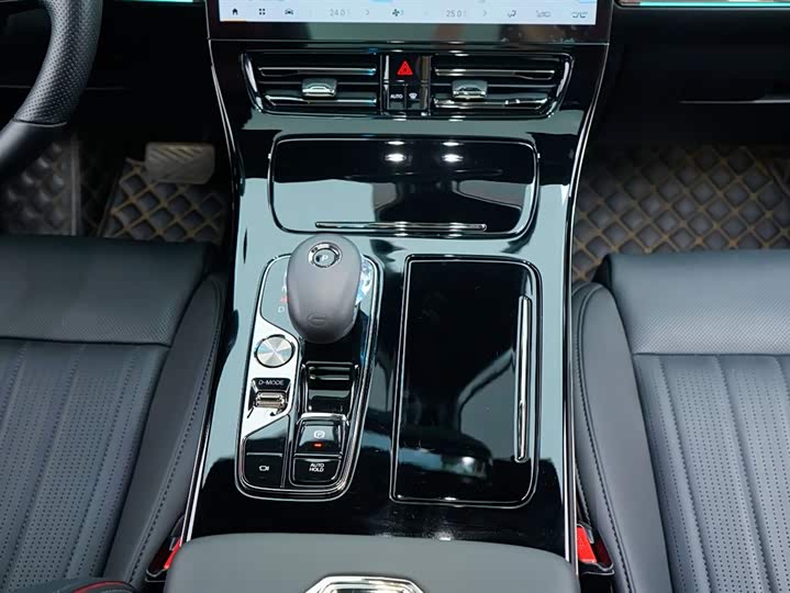 Фото 21 - GAC Trumpchi M8