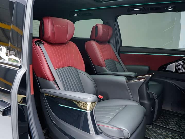 Фото 25 - GAC Trumpchi M8